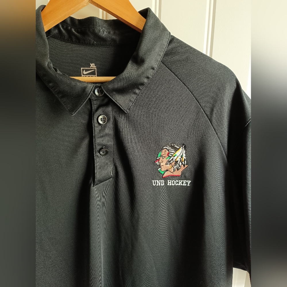 Vintage Nike University of North Dakota (UND) Fighting Sioux Hockey polo Golf